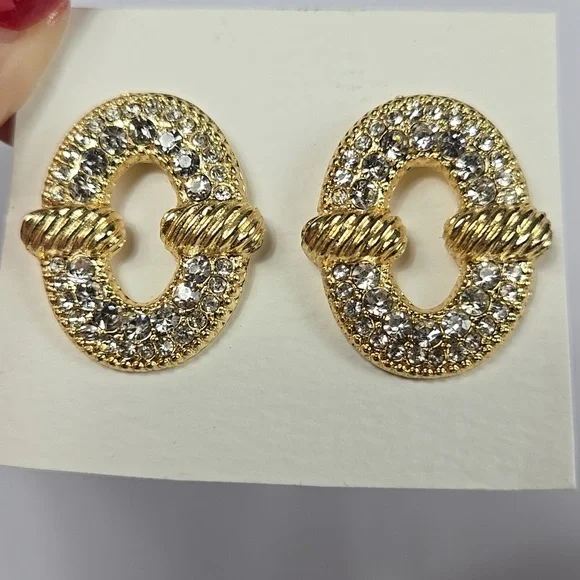 Vintage Gold-toned rhinestones earrings - Picture 14 of 16
